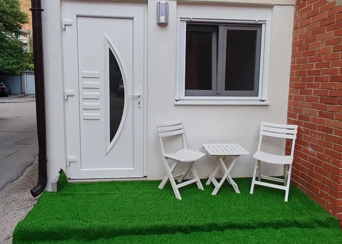 Studio Apartment Green River